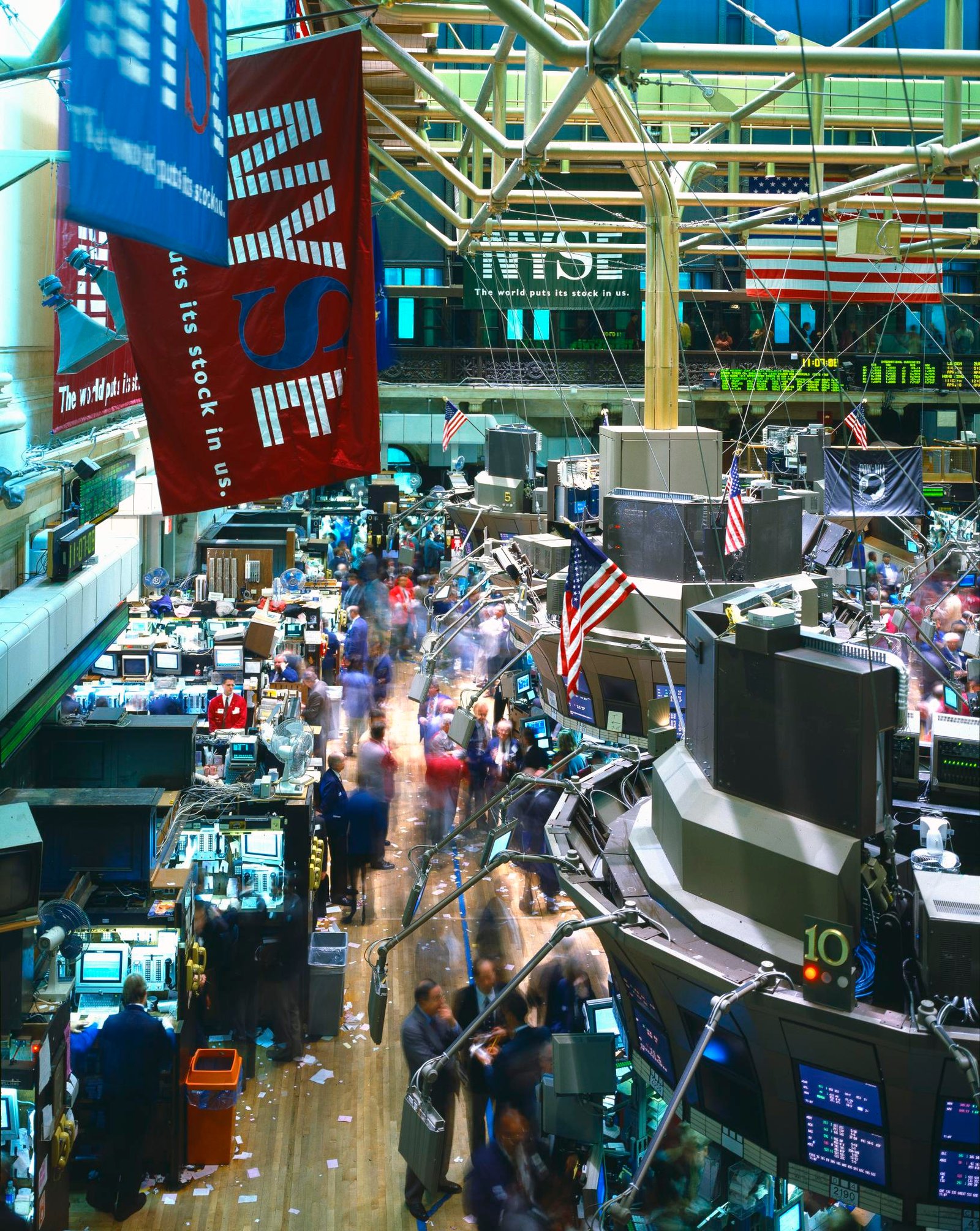 Piso de remates de la Bolsa de Valores de Nueva York, ejemplo de un mercado accionario donde cotizan los ETFs