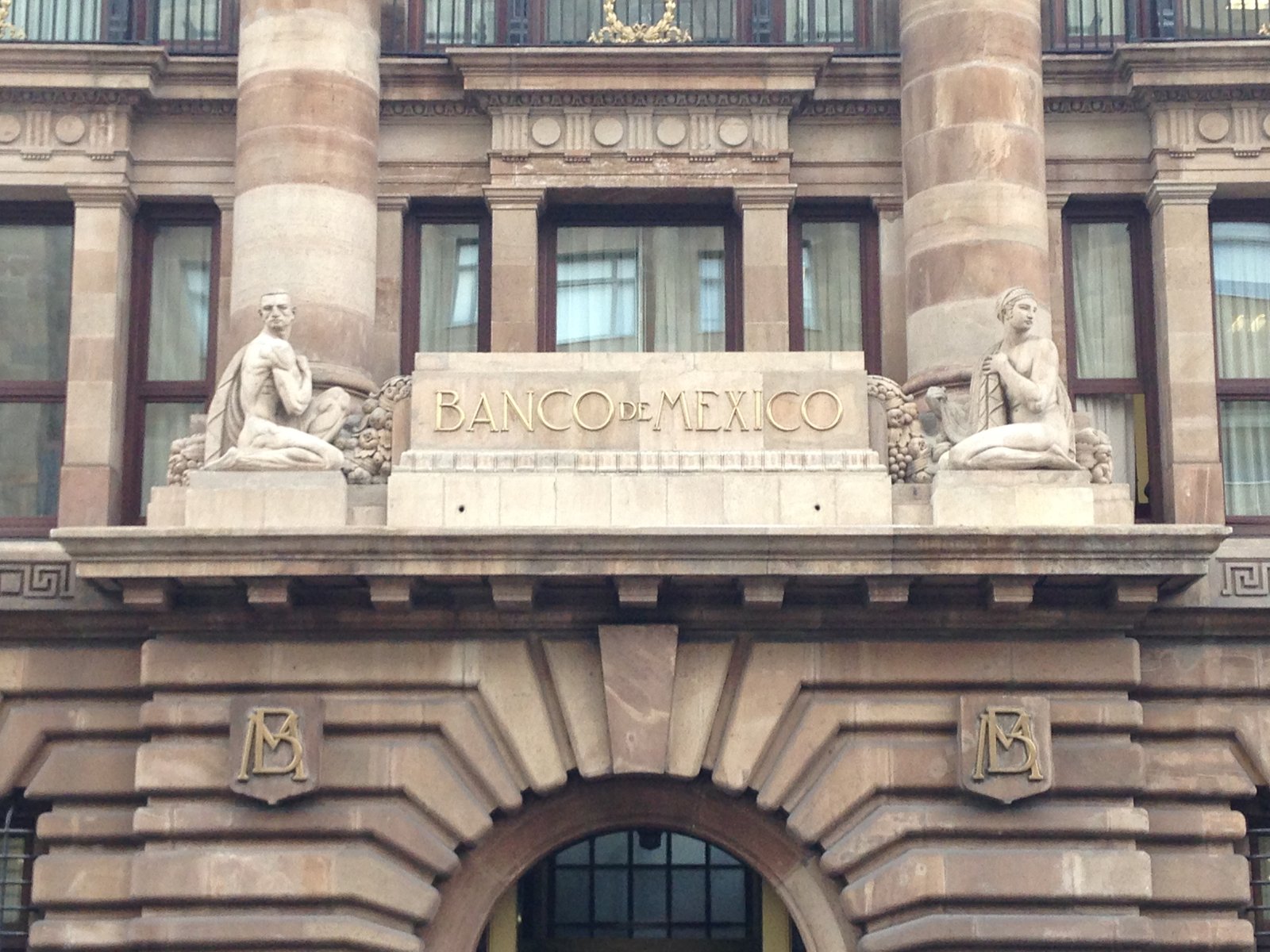 Fachada del edificio del Banco de México, emisor de los Cetes en sus subastas semanales